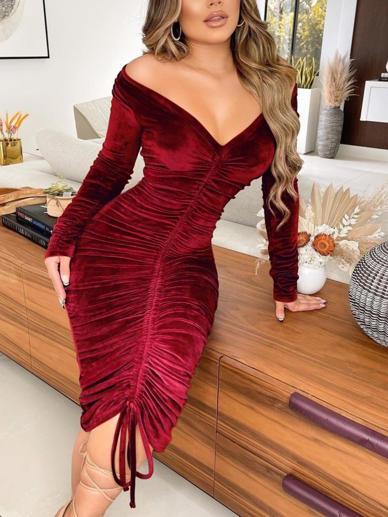 Women's Dresses V Neck Off The Shoulder Velvet Ruched Mid-length Dresses