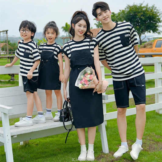 Dress 2025 Woman Family Couple Matching Clothes Parent-child Mom Daughter Dress Dad Son T Shirt Sibling Brother Sister Outfits