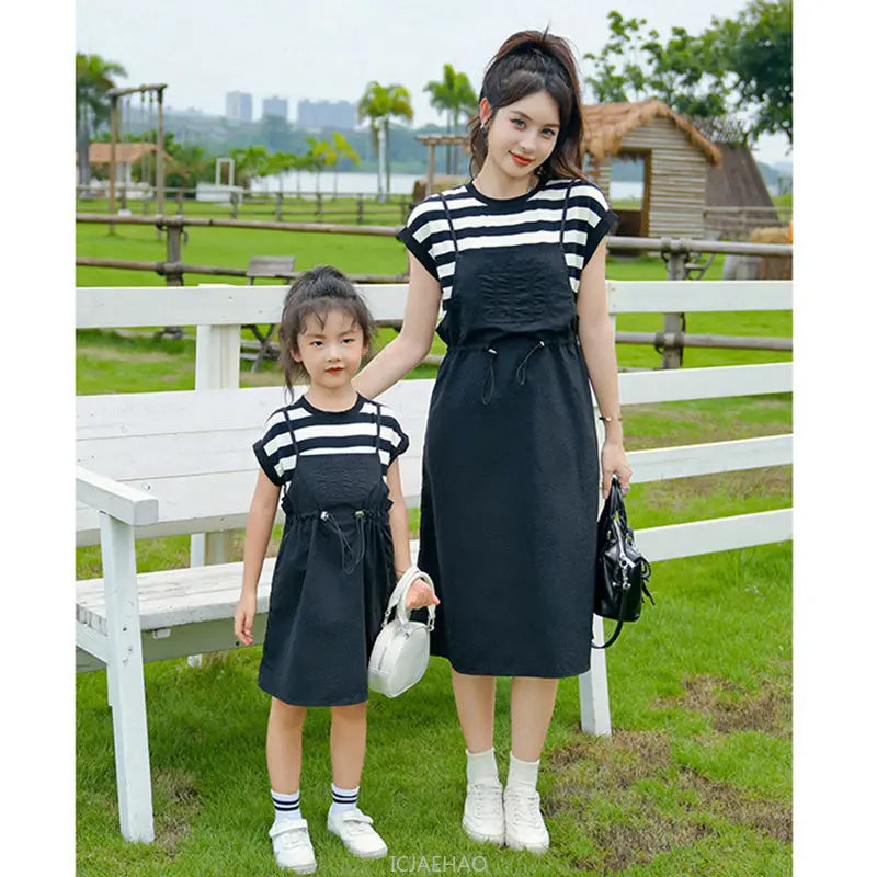 Dress 2025 Woman Family Couple Matching Clothes Parent-child Mom Daughter Dress Dad Son T Shirt Sibling Brother Sister Outfits