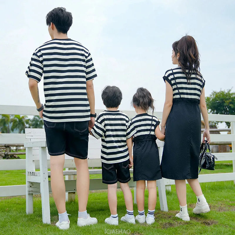 Dress 2025 Woman Family Couple Matching Clothes Parent-child Mom Daughter Dress Dad Son T Shirt Sibling Brother Sister Outfits